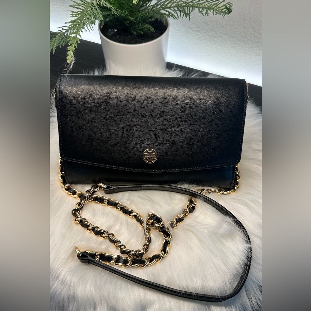 Tory Burch Parker Chain Wallet. EUC.